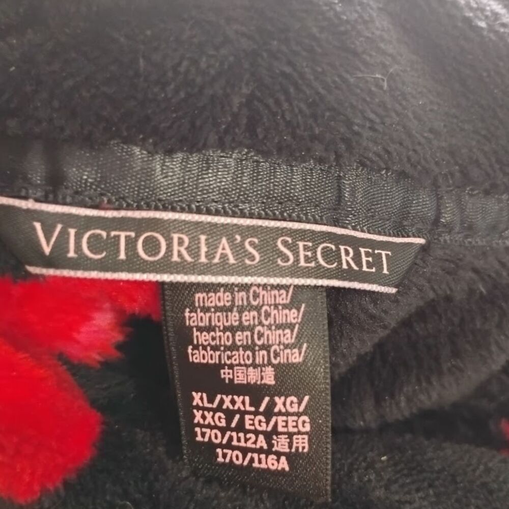 Victoria Secret Cozy Plush Short Robe XL XXL Black Red Heart Fleece Lounge - Picture 10 of 10